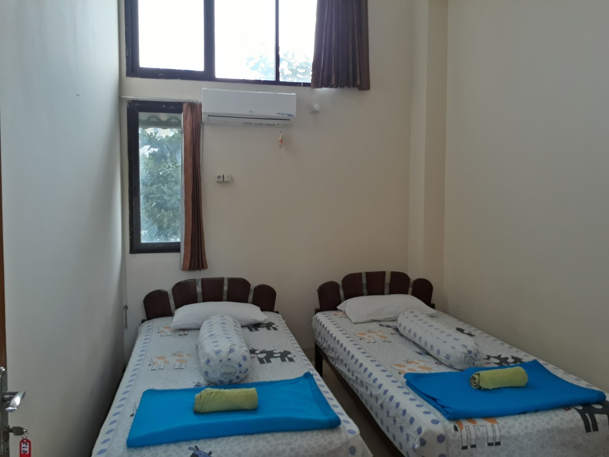 Imam Bonjol Hostel Семаранг Екстериор снимка