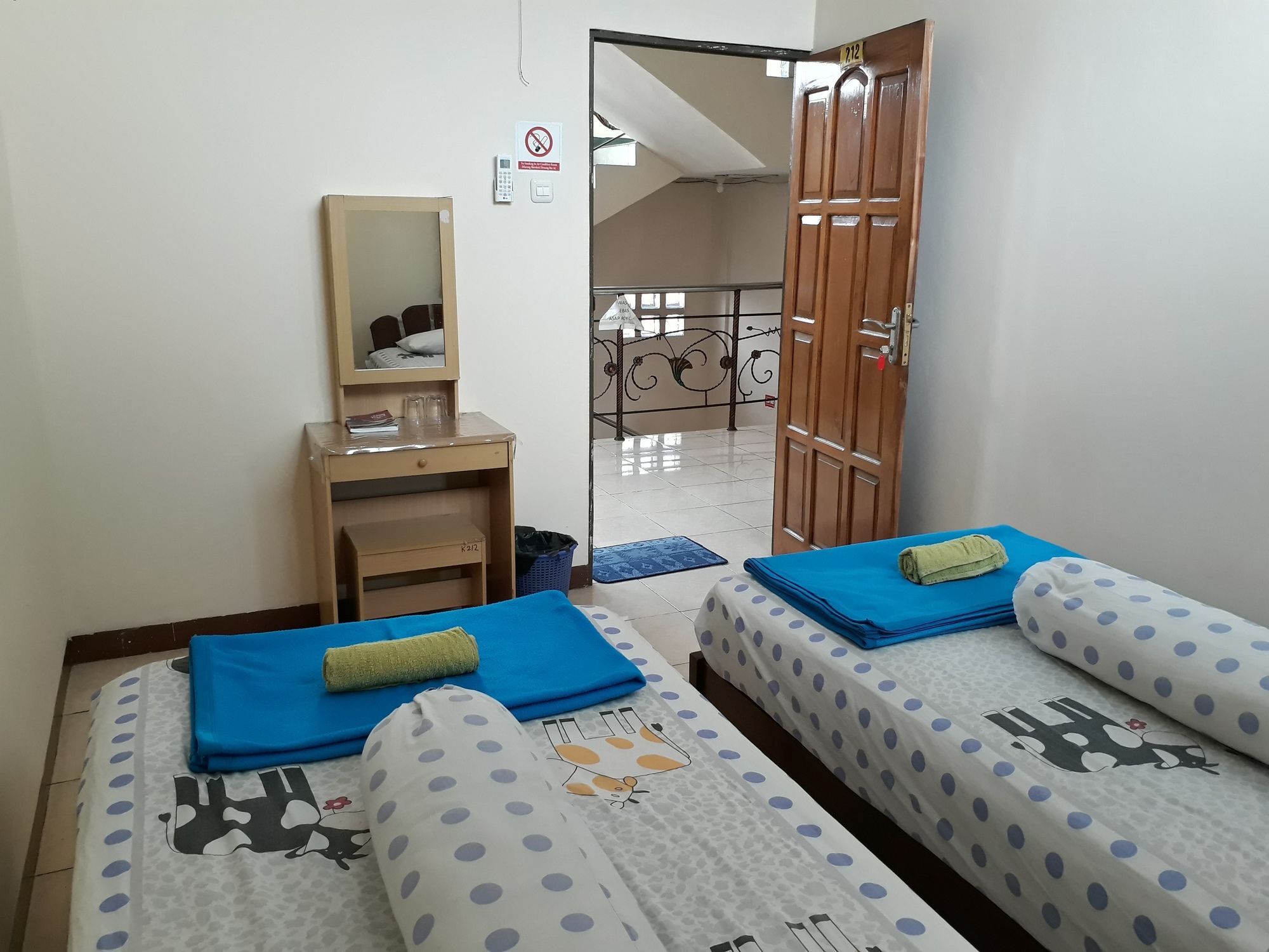 Imam Bonjol Hostel Семаранг Екстериор снимка